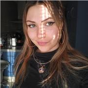 Soy Sarah, doy clases de inglés desde primaria hasta la ESO. Pueden ser presenciales u online